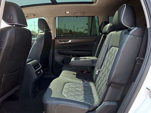 Used 2024 Volkswagen Atlas SEL Premium R-Line AWD/4WD image 10