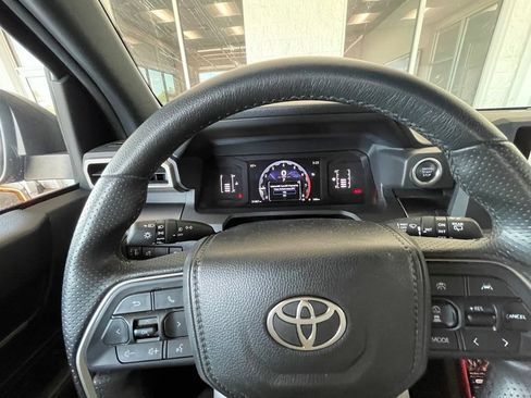 Used 2025 Toyota 4Runner SR5 AWD/4WD image 13