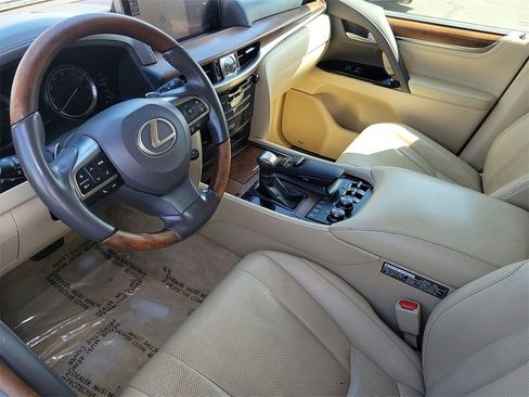 Used 2017 Lexus LX 570 4WD image 4