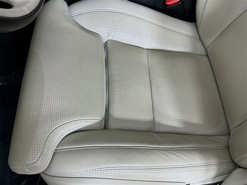 Used 2023 Volvo XC60 B6 Ultimate w/ Protection Package Premier image 19