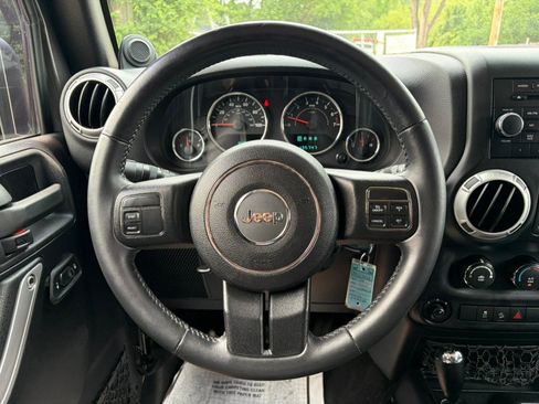 Used 2014 Jeep Wrangler Unlimited Sahara AWD/4WD image 29