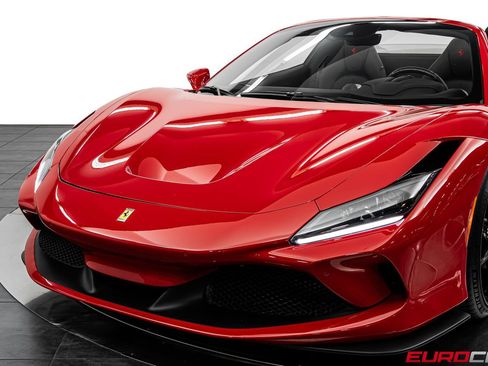 Used 2021 Ferrari F8 Tributo RWD image 16
