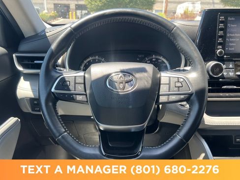 Used 2021 Toyota Highlander XLE AWD/4WD image 16