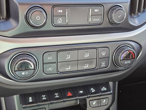 Used 2020 Chevrolet Colorado ZR2 image 24