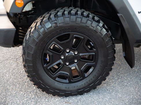 Used 2016 Jeep Wrangler Unlimited Sport image 9