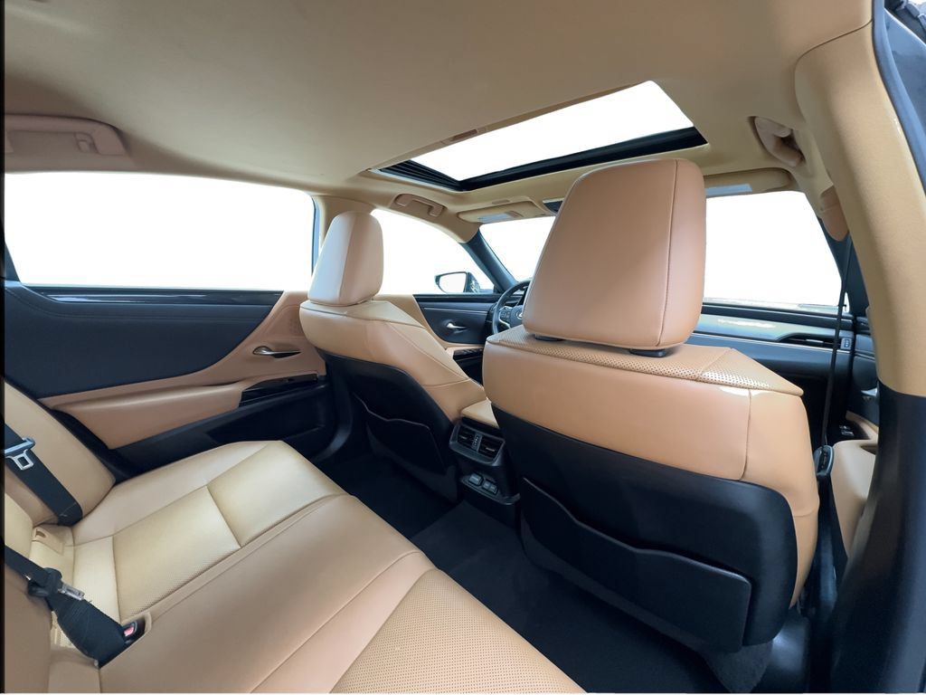 Used 2022 Lexus ES 250 w/ Accessory Package AWD/4WD image 29