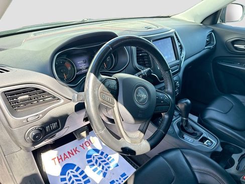 Used 2019 Jeep Cherokee Trailhawk w/ Cold Weather Group image 9