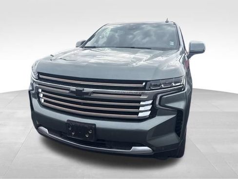 Used 2024 Chevrolet Suburban High Country w/ Advanced Technology Package AWD/4WD image 3