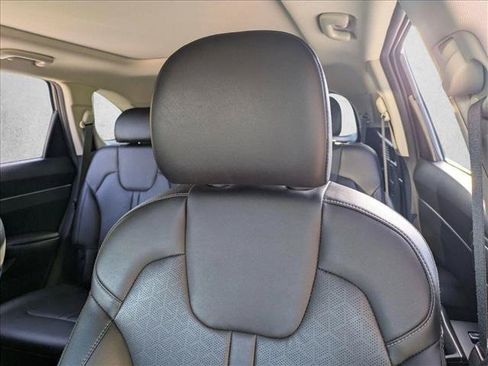 Used 2022 Kia Sorento S w/ Panoramic Sunroof Package AWD/4WD image 13