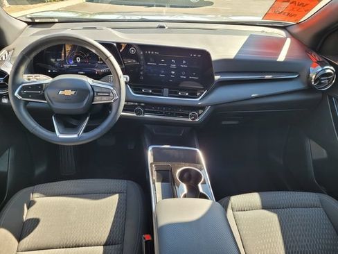Used 2025 Chevrolet Equinox LT FWD image 9