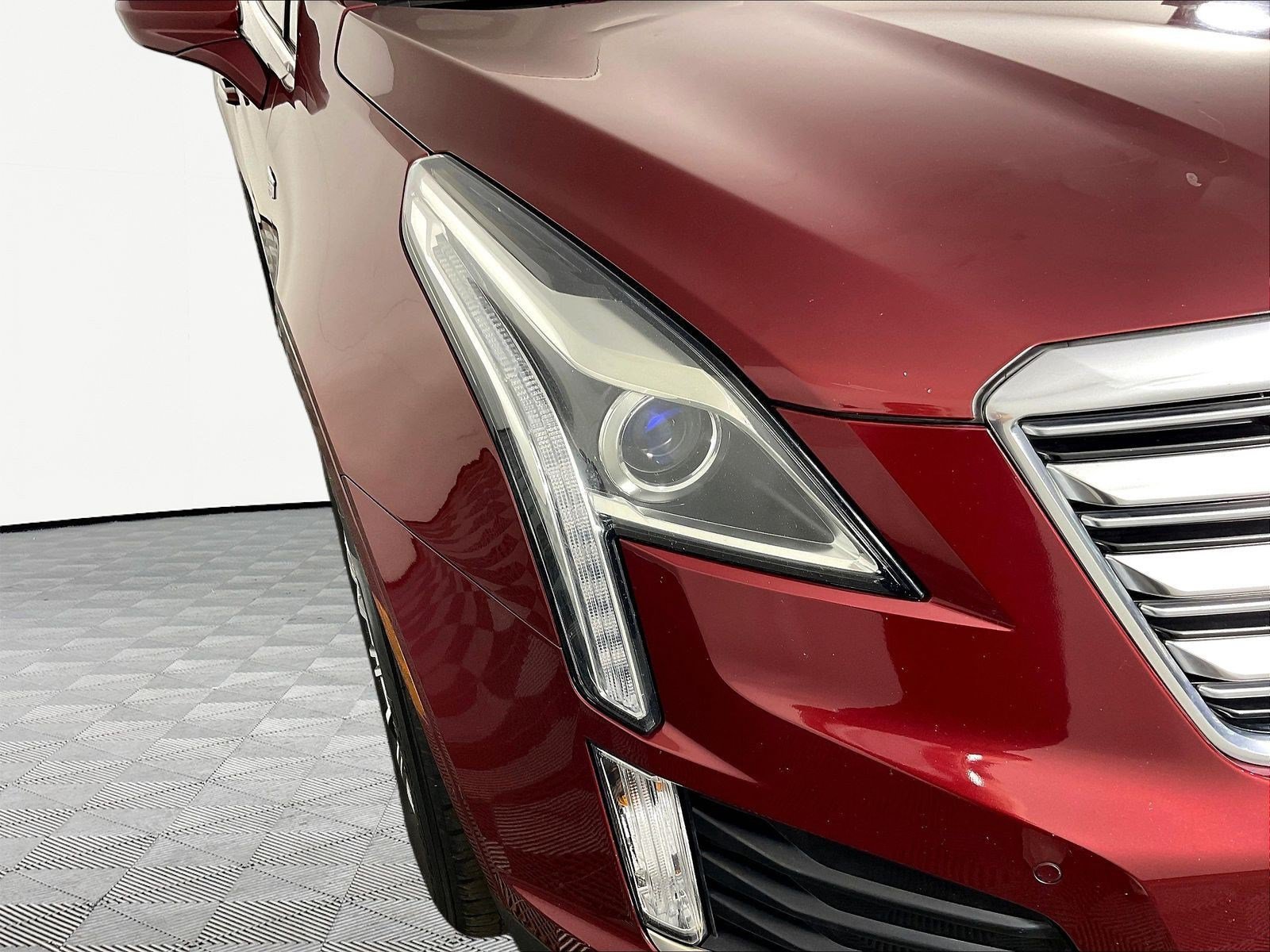 Used 2017 Cadillac XT5 Luxury w/ Driver Awareness Package FWD image 32