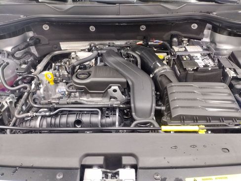 New 2025 Volkswagen Taos SE image 7