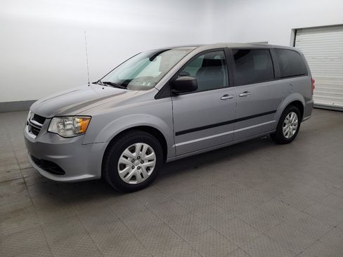 Used 2018 Dodge Grand Caravan SE w/ UConnect Hands-Free Group FWD image 2