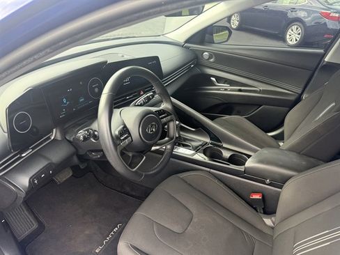 Used 2023 Hyundai Elantra SEL w/ Convenience Package image 15
