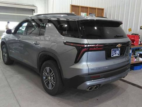 Used 2025 Chevrolet Traverse LT AWD/4WD image 4