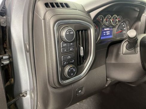 Used 2020 Chevrolet Silverado 1500 LT image 24