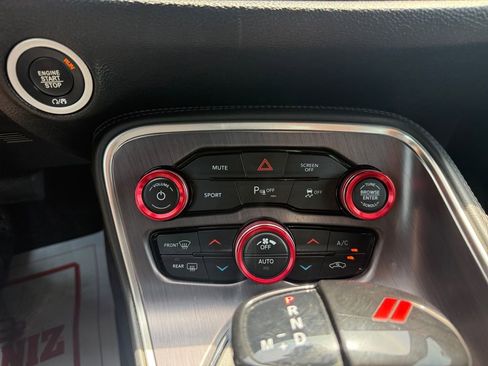 Used 2017 Dodge Challenger SXT RWD image 27