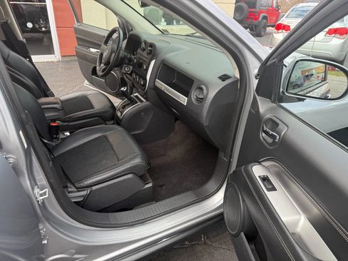 Used 2017 Jeep Compass Latitude image 13