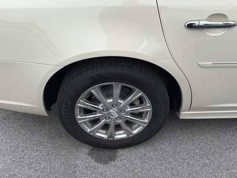 Used 2011 Buick Lucerne CXL FWD image 70