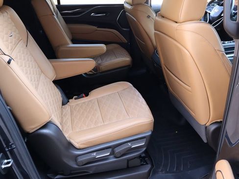 Used 2024 Cadillac Escalade ESV Sport AWD/4WD image 19