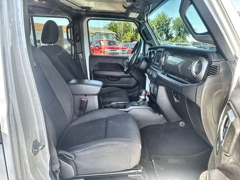 Used 2020 Jeep Wrangler Unlimited Sahara AWD/4WD image 23