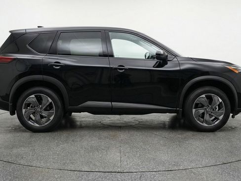 Used 2025 Nissan Rogue SV image 11