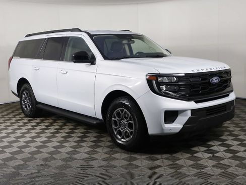 Used 2025 Ford Expedition Max Active AWD/4WD image 2