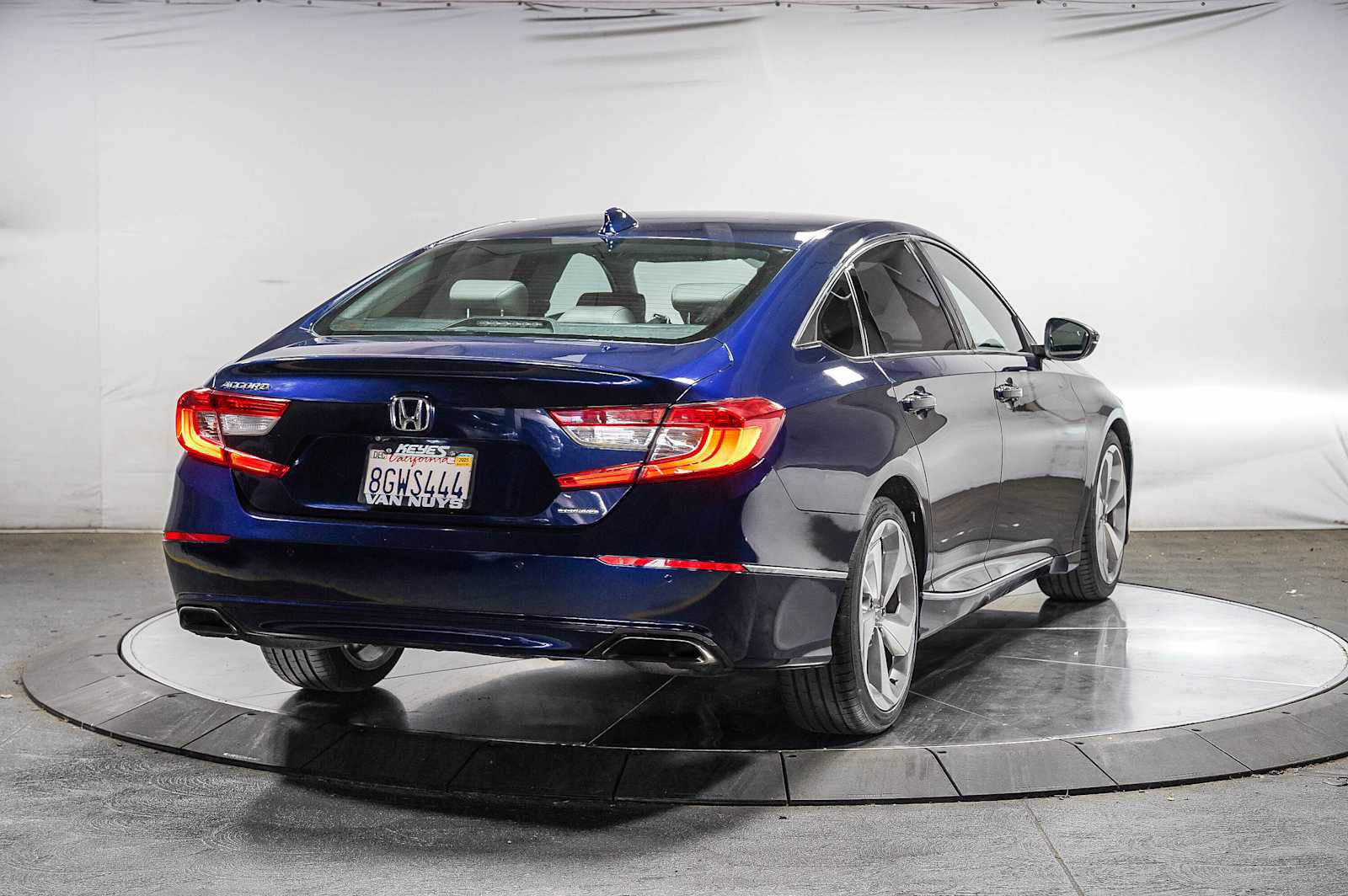 Used 2018 Honda Accord Touring image 4