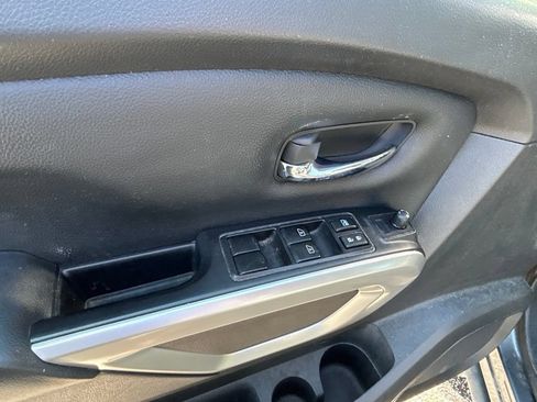 Used 2021 Nissan Titan SV w/ Accessory Utility Package RWD image 16