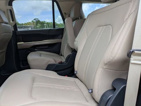 Used 2023 Ford Expedition Limited AWD/4WD image 18