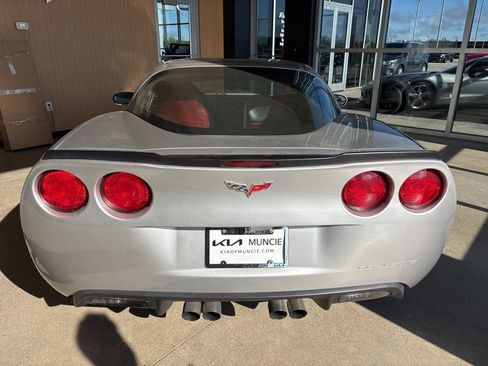 Used 2005 Chevrolet Corvette Coupe w/ Preferred Equipment Group RWD image 11