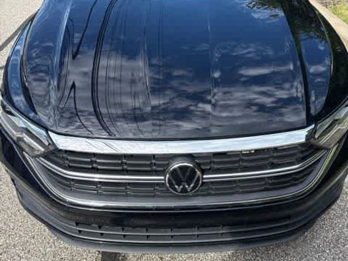 Used 2024 Volkswagen Jetta SE FWD image 3