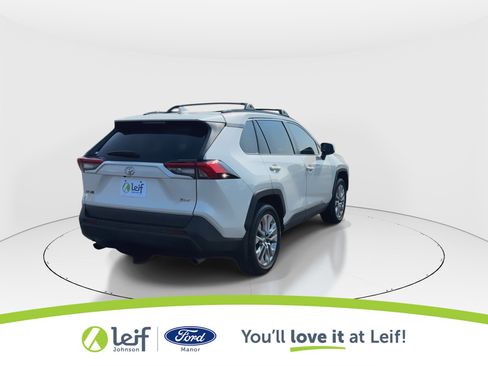 Used 2021 Toyota RAV4 XLE Premium image 8