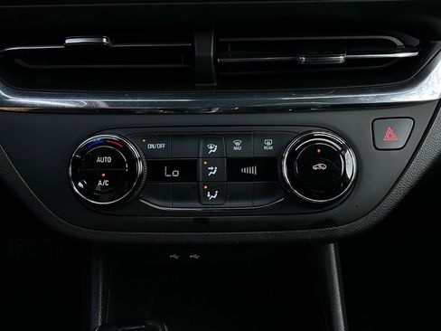 Used 2025 Buick Envista Preferred image 26