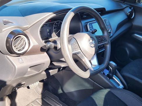 Used 2019 Nissan Kicks SV image 7