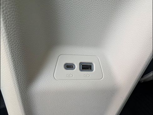 Used 2021 Buick Envision Essence w/ Technology Package I FWD image 19