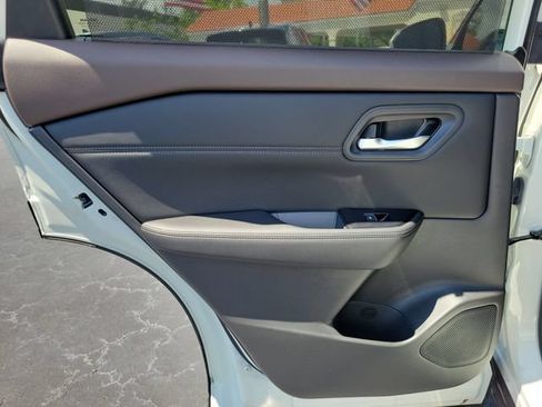 Used 2023 Nissan Rogue SL w/ SL Premium Package FWD image 10