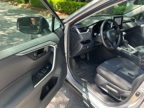 Used 2023 Toyota RAV4 LE AWD/4WD image 4