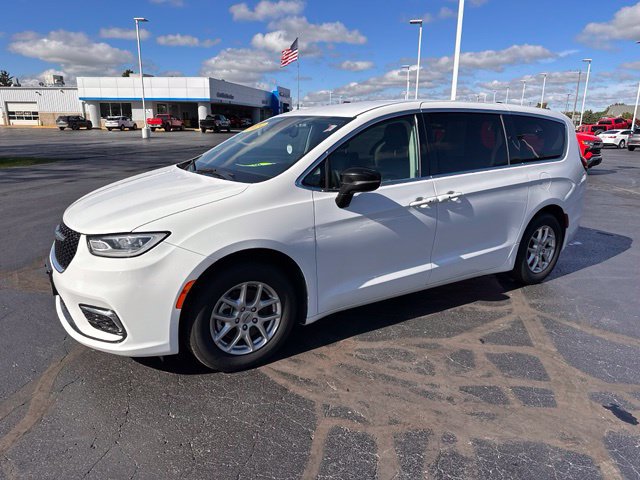 Used 2024 Chrysler Pacifica Touring-L FWD image 1