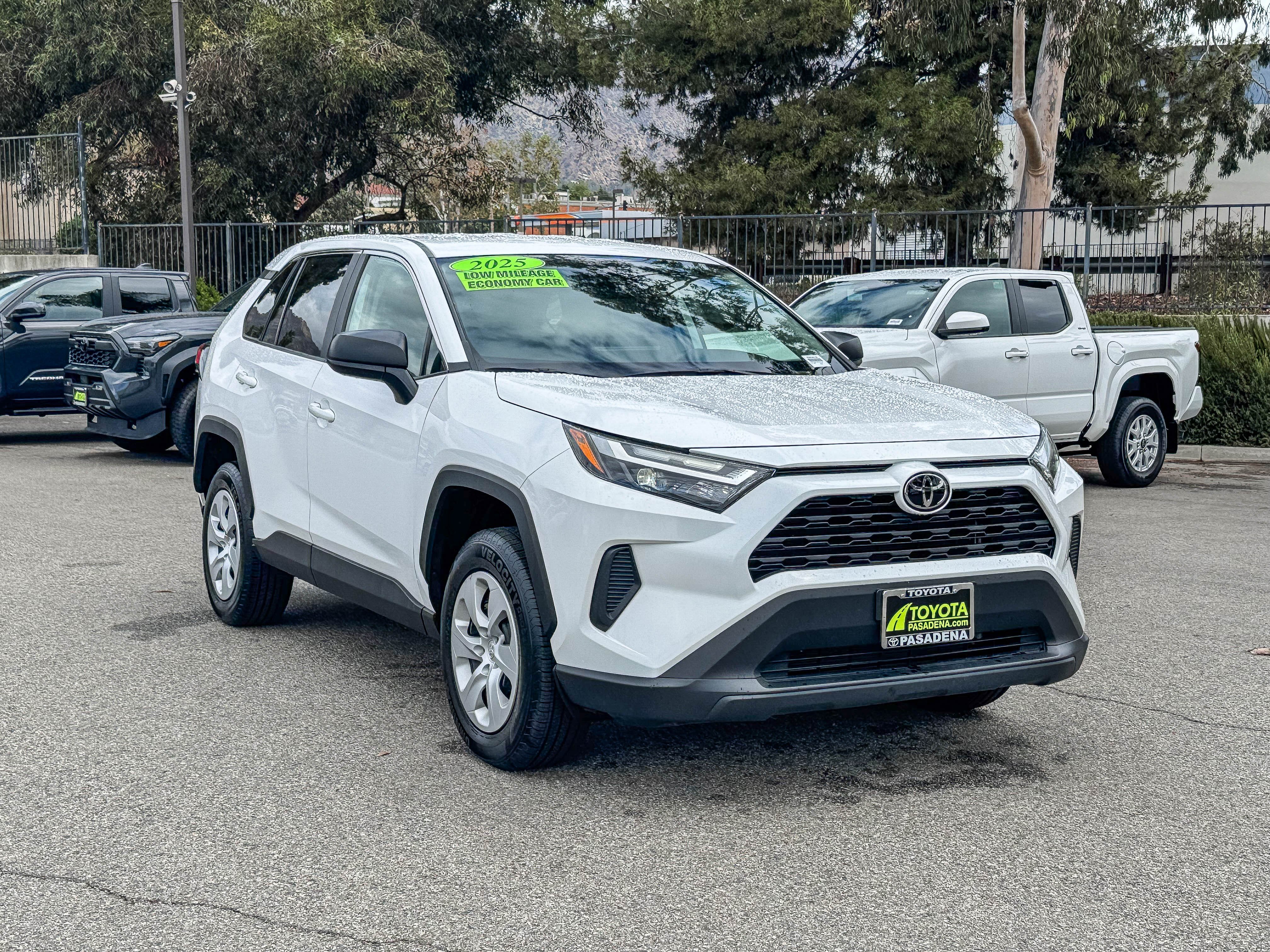 Used 2025 Toyota RAV4 LE AWD/4WD image 3