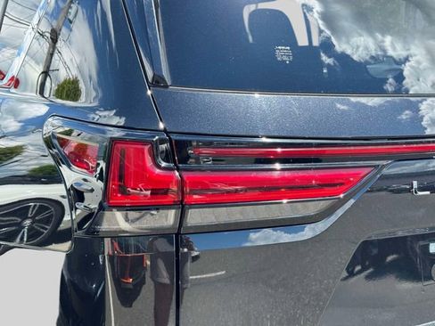 Used 2025 Lexus LX 600 4WD w/ Accessory Package (2T) image 10