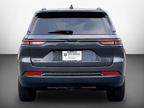 Used 2023 Jeep Grand Cherokee Altitude AWD/4WD image 7
