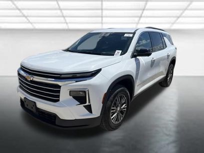 Used 2024 Chevrolet Traverse LT