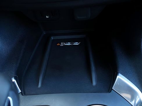 Used 2023 Chevrolet Traverse LT image 30