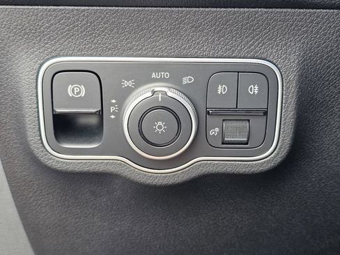 Used 2024 Mercedes-Benz GLB 250 image 19