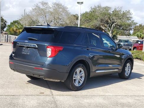 Used 2023 Ford Explorer XLT image 4