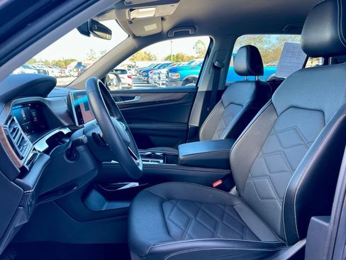 Used 2024 Volkswagen Atlas SE image 8