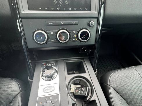 Used 2020 Land Rover Discovery SE AWD/4WD image 16