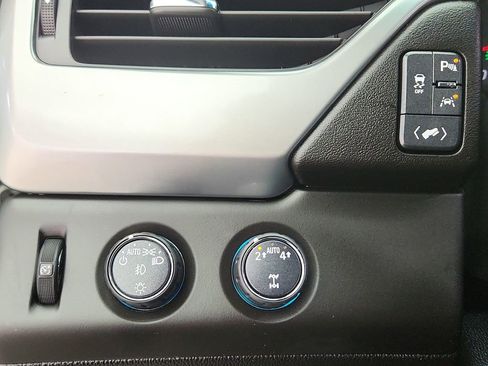 Used 2019 Chevrolet Tahoe LT w/ LT Signature Package AWD/4WD image 21