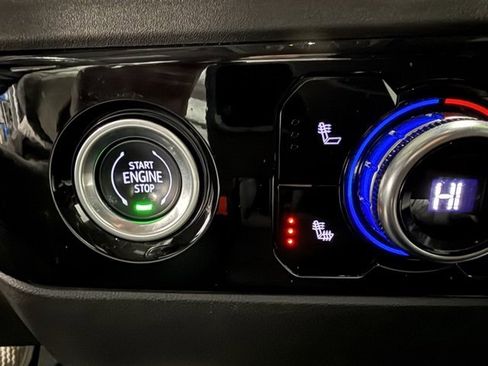 Used 2022 GMC Sierra 1500 SLE image 22